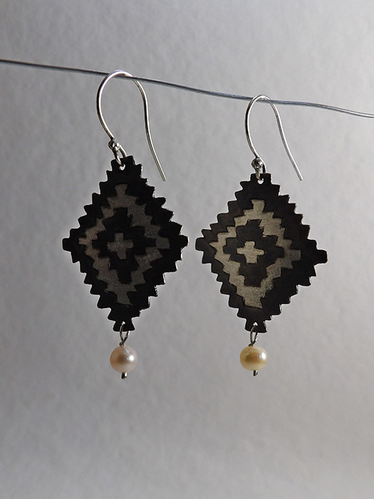 Sovra Earrings: Sovra